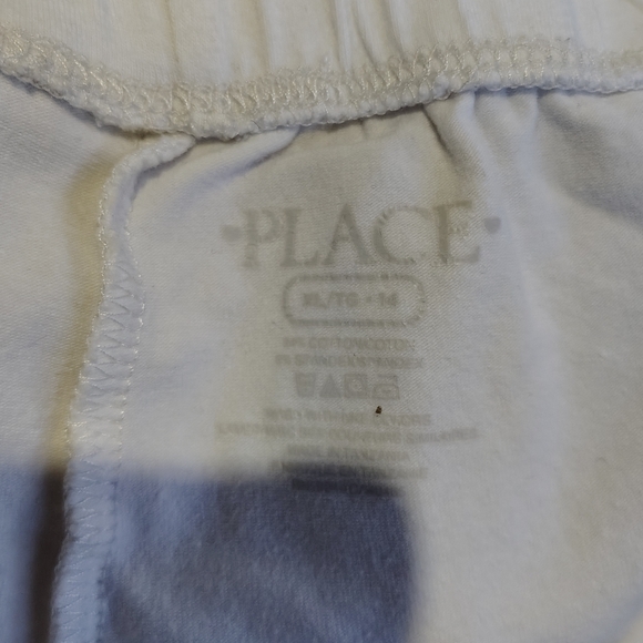 Place Soft White Garment - Picture 4 of 4